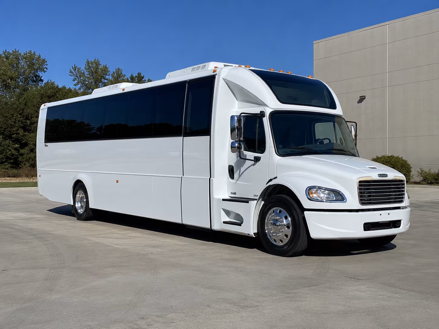 worcester 28 passenger party bus